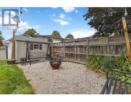 35 SURREY CRESCENT - 32
