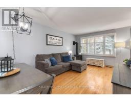 35 SURREY CRESCENT - 8