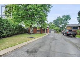 15 KENWOOD CRESCENT - 1