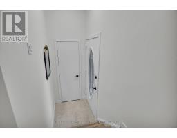 15 KENWOOD CRESCENT - 16