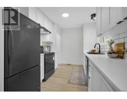 15 KENWOOD CRESCENT - 17