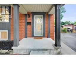 15 KENWOOD CRESCENT - 3