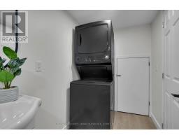 15 KENWOOD CRESCENT - 40
