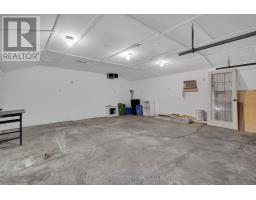 15 KENWOOD CRESCENT - 48