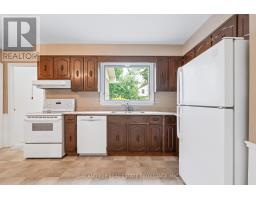 948 FARNHAM ROAD N - 17