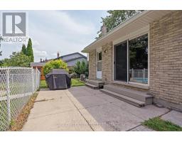 948 FARNHAM ROAD N - 37