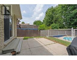 948 FARNHAM ROAD N - 38