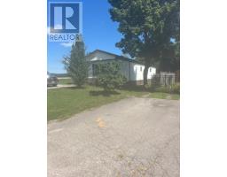 32 PINEVIEW AVENUE - 1
