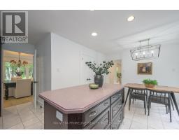 50 MERIDENE CRESCENT E - 32