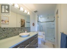 1102 - 19 KING STREET - 18