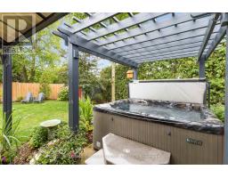 1450 STONEYBROOK CRESCENT - 44