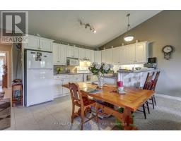 22 - 87 DONKER DRIVE - 18