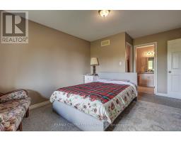 22 - 87 DONKER DRIVE - 24