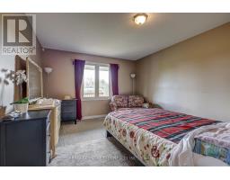 22 - 87 DONKER DRIVE - 25