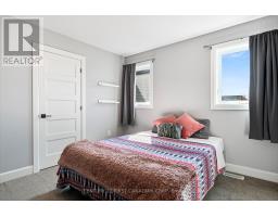 146 GILMOUR DRIVE - 23