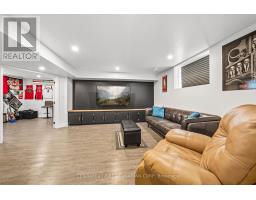 146 GILMOUR DRIVE - 27