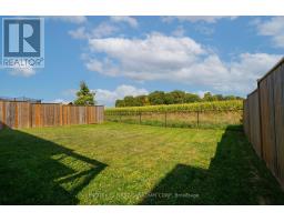 146 GILMOUR DRIVE - 35