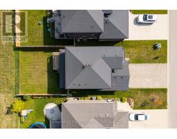 146 GILMOUR DRIVE - 36