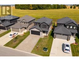 146 GILMOUR DRIVE - 38