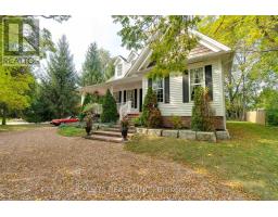 23 MACTAVESH CRESCENT - 4