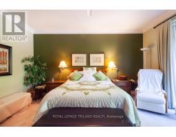 23 - 1040 RIVERSIDE DRIVE - 39