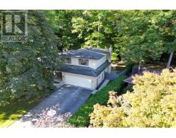 15 ROCKFORD CRESCENT - 1