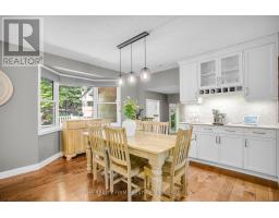 15 ROCKFORD CRESCENT - 11