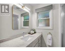 15 ROCKFORD CRESCENT - 15