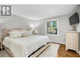 15 ROCKFORD CRESCENT - 16