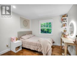 15 ROCKFORD CRESCENT - 18
