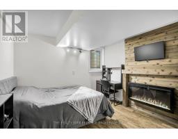 15 ROCKFORD CRESCENT - 23