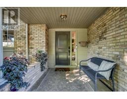 15 ROCKFORD CRESCENT - 3