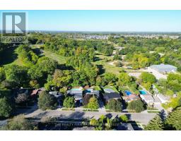15 ROCKFORD CRESCENT - 30