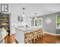 15 ROCKFORD CRESCENT - 6