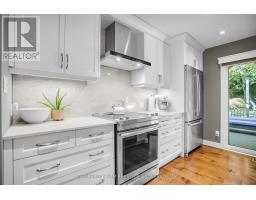 15 ROCKFORD CRESCENT - 7