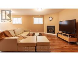 956 QUEENSBOROUGH COURT N - 36