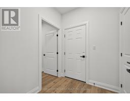 22 - 175 GLENGARIFF DRIVE - 18