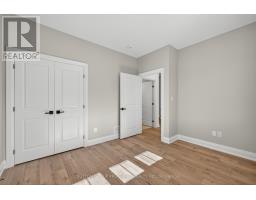 22 - 175 GLENGARIFF DRIVE - 23