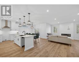 22 - 175 GLENGARIFF DRIVE - 5