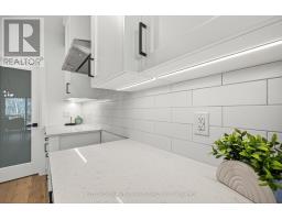 22 - 175 GLENGARIFF DRIVE - 7