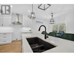 22 - 175 GLENGARIFF DRIVE - 9