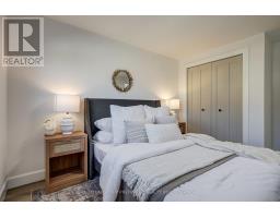 52 BEXHILL DRIVE - 44