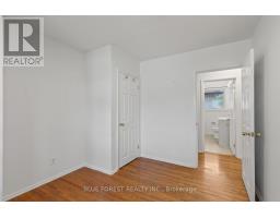 106 LAURENTIAN DRIVE N - 16