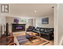 21948 ADELAIDE STREET N - 26