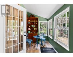 21948 ADELAIDE STREET N - 32