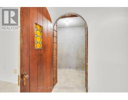 808 CLEARVIEW CRESCENT - 33