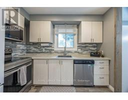 17 WINDING WAY CRESCENT - 14