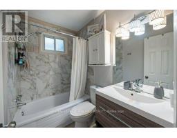 17 WINDING WAY CRESCENT - 21