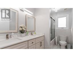 35 HUMMINGBIRD CRESCENT - 28