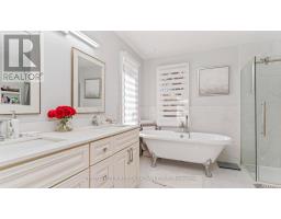 35 HUMMINGBIRD CRESCENT - 32